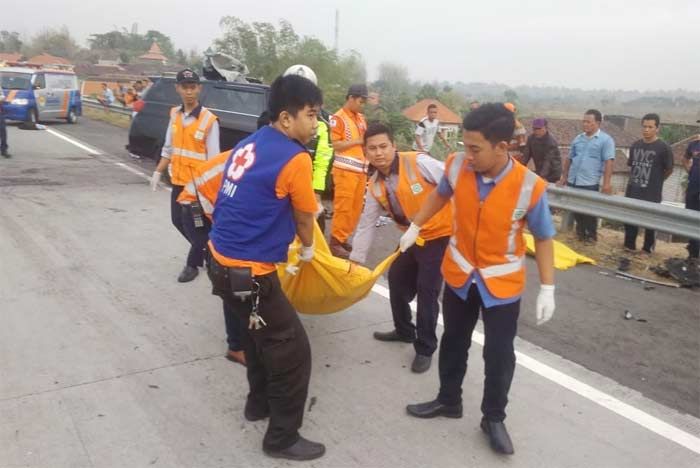Empat Korban Tewas Dalam Kecelakaan di Tol Sumo Dievakuasi Ke RSUD Kota Mojokerto
