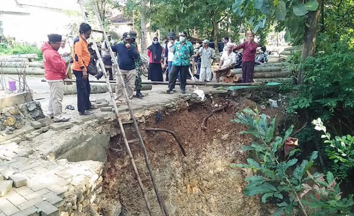 Dekat Pesantren Al-Faqih, Jalan Akses Dua Desa di Pamekasan Longsor Usai Diguyur Hujan Deras