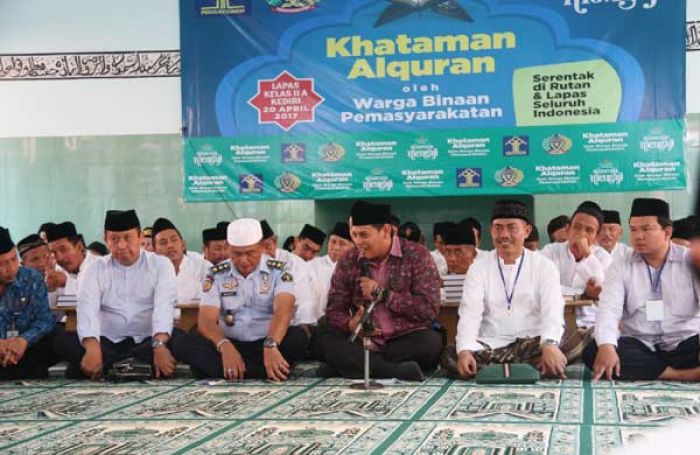 Khataman Quran di Lapas Kediri Bersama Santri Ponpes Lirboyo Khataman Quran di Lapas Kediri Bersama Santri Ponpes Lirboyo