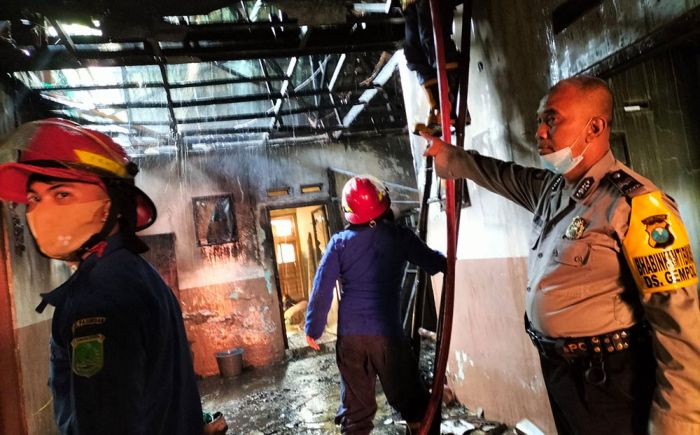 Diduga Korsleting Listrik, Rumah Warga Desa Gempol Ludes Terbakar Diduga Korsleting Listrik, Rumah Warga Desa Gempol Ludes Terbakar