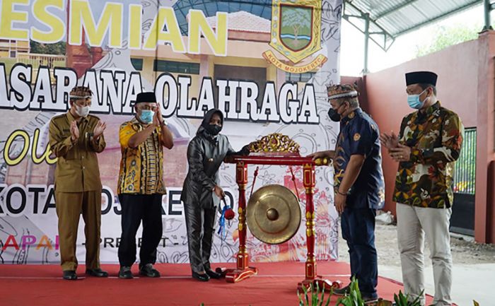 Resmikan GOR Randegan, Wali Kota Mojokerto: Harus Penuh Kegiatan Olahraga Resmikan GOR Randegan, Wali Kota Mojokerto: Harus Penuh Kegiatan Olahraga