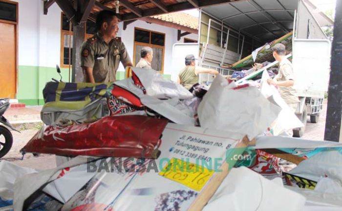 Satpol Tulungagung Panen Reklame Liar Satpol Tulungagung Panen Reklame Liar