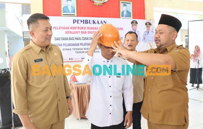 Bupati Apresiasi Pelatihan Keterampilan Kerja untuk 3 Kecamatan yang Digelar Disnaker Gresik Bupati Apresiasi Pelatihan Keterampilan Kerja untuk 3 Kecamatan yang Digelar Disnaker Gresik