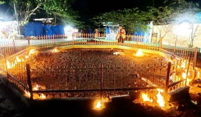 Mengintip Keindahan Api Abadi di Pamekasan Mengintip Keindahan Api Abadi di Pamekasan