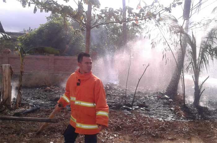 Gara-gara Bakar Daun Pisang Kering, Sebidang Lahan Pekarangan di Pacitan Nyaris jadi Abu Gara-gara Bakar Daun Pisang Kering, Sebidang Lahan Pekarangan di Pacitan Nyaris jadi Abu