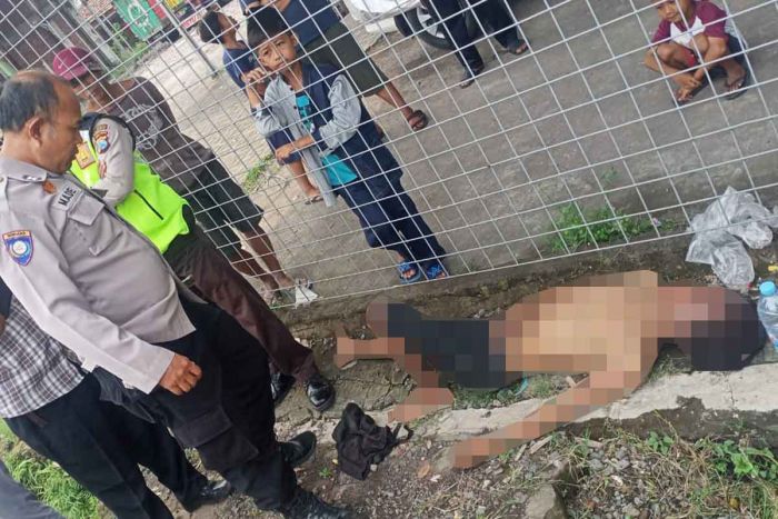 Tersengat Listrik Saat Mandi di Sungai Sidoarjo, Pria Asal Surabaya Dilarikan ke Rumah Sakit Tersengat Listrik Saat Mandi di Sungai Sidoarjo, Pria Asal Surabaya Dilarikan ke Rumah Sakit