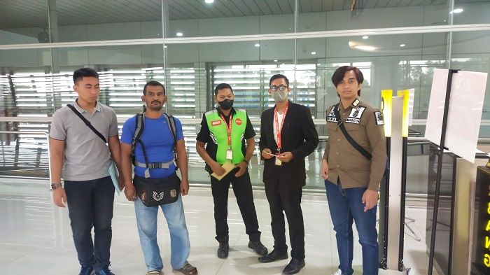 Ganggu Ketertiban Umum di Lamongan, WN Malaysia Akhirnya Dideportasi Ganggu Ketertiban Umum di Lamongan, WN Malaysia Akhirnya Dideportasi