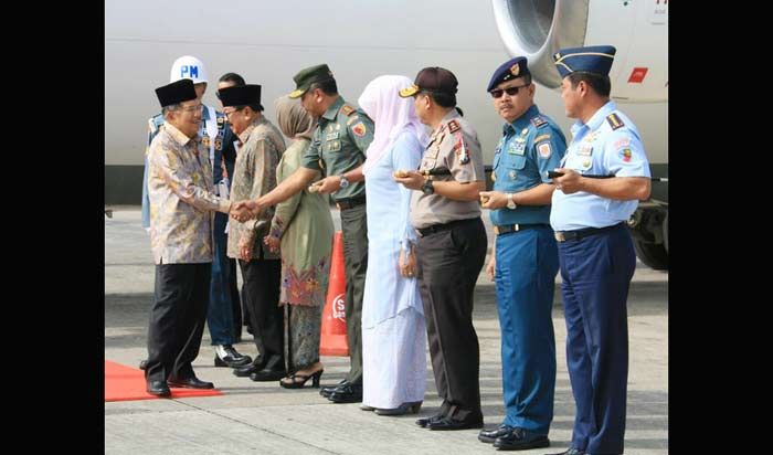 Pangarmatim Sambut Kedatangan Wapres Jusuf Kalla di Lanud Juanda