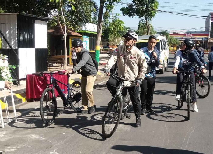 Jelang Nataru, Wali Kota Madiun Gowes dan Sidak Beberapa Lokasi Jelang Nataru, Wali Kota Madiun Gowes dan Sidak Beberapa Lokasi