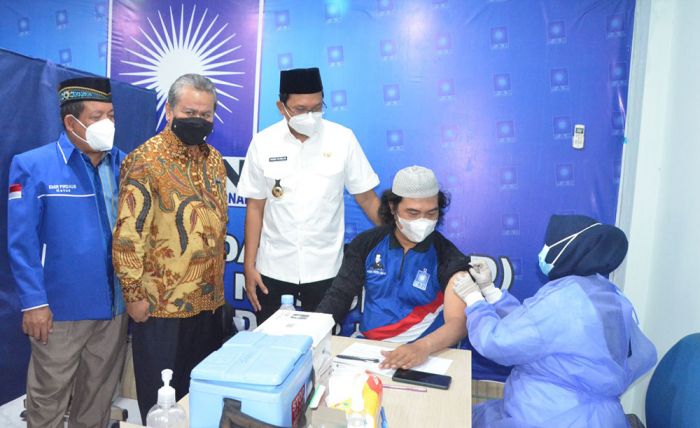 Bupati Gus Muhdlor Optimistis Herd Immunity di Sidoarjo Segera Terbentuk Bupati Gus Muhdlor Optimistis Herd Immunity di Sidoarjo Segera Terbentuk