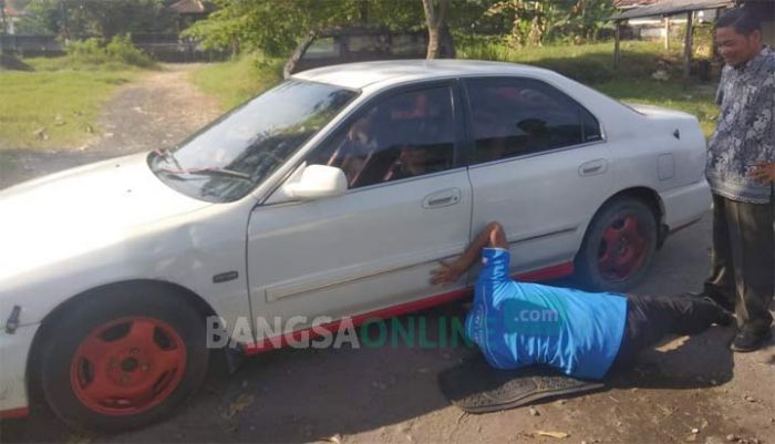 Balita Tewas Ditabrak Sedan di Jalan Desa Wunut Sidoarjo Balita Tewas Ditabrak Sedan di Jalan Desa Wunut Sidoarjo
