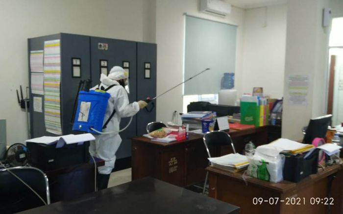 BPBD Gresik Kewalahan Penuhi Permintaan Penyemprotan Disinfektan BPBD Gresik Kewalahan Penuhi Permintaan Penyemprotan Disinfektan