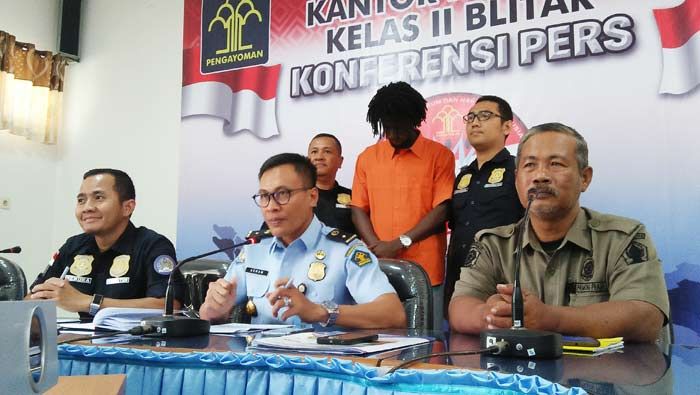 Ikut Tarkam, WNA Asal Pantai Gading Diamankan Imigrasi Blitar Ikut Tarkam, WNA Asal Pantai Gading Diamankan Imigrasi Blitar