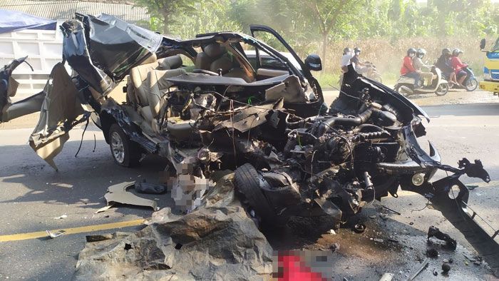 Tabrakan Maut di Jalur Pantura Tuban, Sopir Minibus Tewas, Sopir Truk Kritis Tabrakan Maut di Jalur Pantura Tuban, Sopir Minibus Tewas, Sopir Truk Kritis