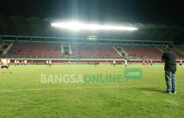 Persibo vs Persiba, Panas Sejak Menit Pertama