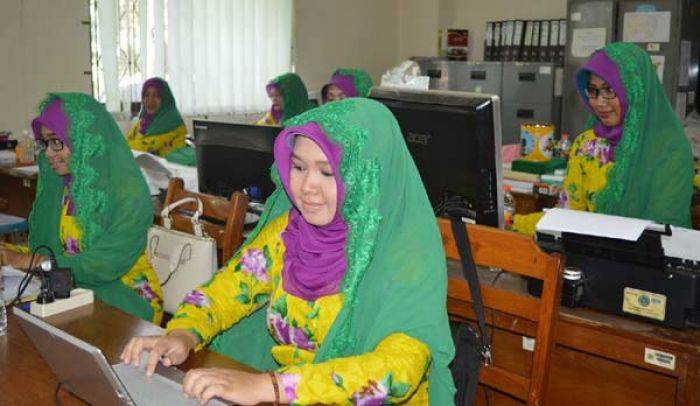 Sambut HUT ke-42, PNS Pemkab Gresik Berdinas Pakai Kurosi Sambut HUT ke-42, PNS Pemkab Gresik Berdinas Pakai Kurosi