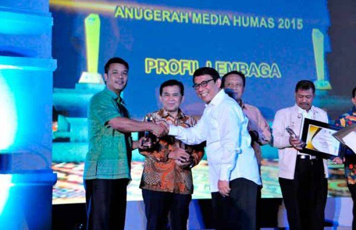 Bagian Humas Pemkot Surabaya, Raih Dua Penghargaan di AMH 2015 Bagian Humas Pemkot Surabaya, Raih Dua Penghargaan di AMH 2015