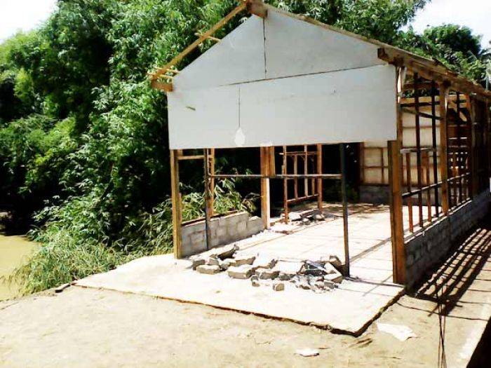 Baru Buka Dua Bulan di Stren Kali, Isi Perabot Warung Makan Hanyut karena Banjir Baru Buka Dua Bulan di Stren Kali, Isi Perabot Warung Makan Hanyut karena Banjir