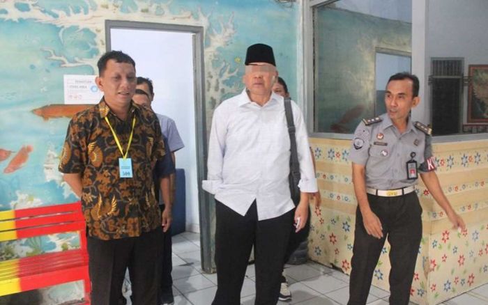 Eks Bupati Malang Bebas Bersyarat Usai Dapat Remisi 14 Bulan Eks Bupati Malang Bebas Bersyarat Usai Dapat Remisi 14 Bulan