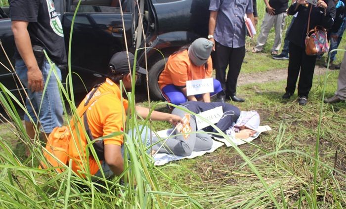 Pembunuhan Mahasiswi Akper di Sidoarjo Direkonstruksi Pembunuhan Mahasiswi Akper di Sidoarjo Direkonstruksi
