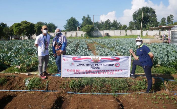 Prihatin Kondisi Petani, Laskar Foundation JTP Grup Beli Ratusan Kilo Buah dan Sayur