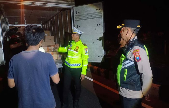 Operasi Gabungan, Petugas Polres Kediri Kota Temukan Pengendara yang Terpengaruh Alkohol Operasi Gabungan, Petugas Polres Kediri Kota Temukan Pengendara yang Terpengaruh Alkohol