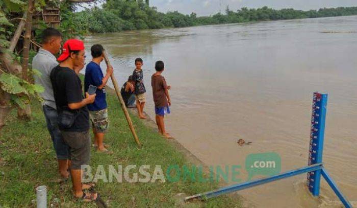 Sungai Bengawan Solo Siaga II, Kota Bojonegoro Mulai Dikepung Air Sungai Bengawan Solo Siaga II, Kota Bojonegoro Mulai Dikepung Air