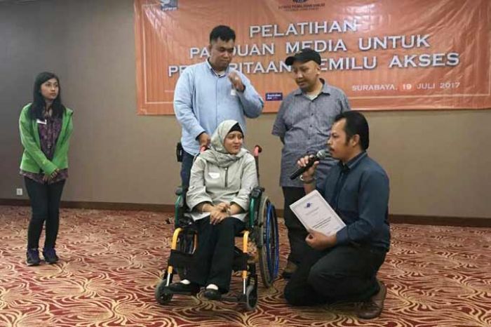 KPU Jatim Akui Kesulitan Mendata Pemilih Disabilitas KPU Jatim Akui Kesulitan Mendata Pemilih Disabilitas