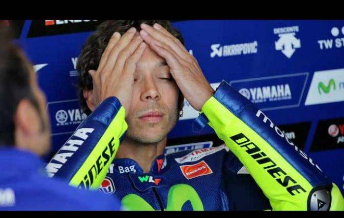 15 Ribu Penggemar Ngamuk, Rossi Tak Hadiri Malam Penghargaan 15 Ribu Penggemar Ngamuk, Rossi Tak Hadiri Malam Penghargaan
