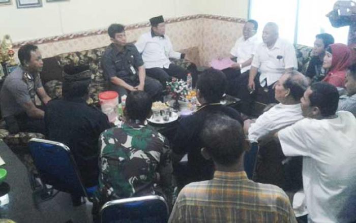 Delapan Tahun Sertifikat Tak Kunjung Jadi, Warga Kedungcangkring Demo ke Balai Desa Delapan Tahun Sertifikat Tak Kunjung Jadi, Warga Kedungcangkring Demo ke Balai Desa
