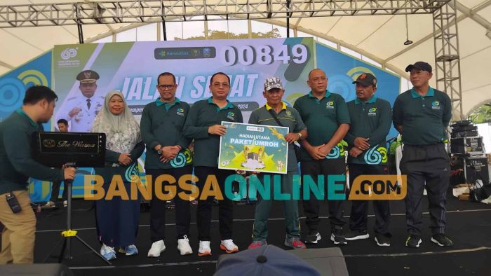 Peringati HKN 2024, Pemkot Madiun Gelar Jalan Sehat Bareng Warga Peringati HKN 2024, Pemkot Madiun Gelar Jalan Sehat Bareng Warga