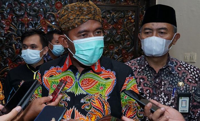 Bupati Sumenep Imbau ASN Laksanakan Ibadah Tepat Waktu, Setop Aktivitas Saat Azan Berkumandang Bupati Sumenep Imbau ASN Laksanakan Ibadah Tepat Waktu, Setop Aktivitas Saat Azan Berkumandang