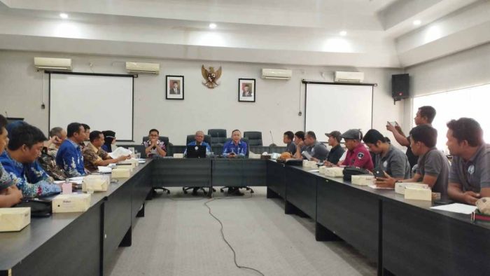 Serap DBHCHT Lewat Radio Milik Pemkab, Diskominfo Sampang Diduga Tabrak Aturan Bupati Serap DBHCHT Lewat Radio Milik Pemkab, Diskominfo Sampang Diduga Tabrak Aturan Bupati