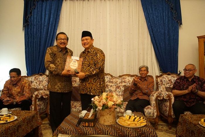 Pakde Karwo Tingkatkan Kerjasama Ekonomi dengan Azerbaijan Pakde Karwo Tingkatkan Kerjasama Ekonomi dengan Azerbaijan