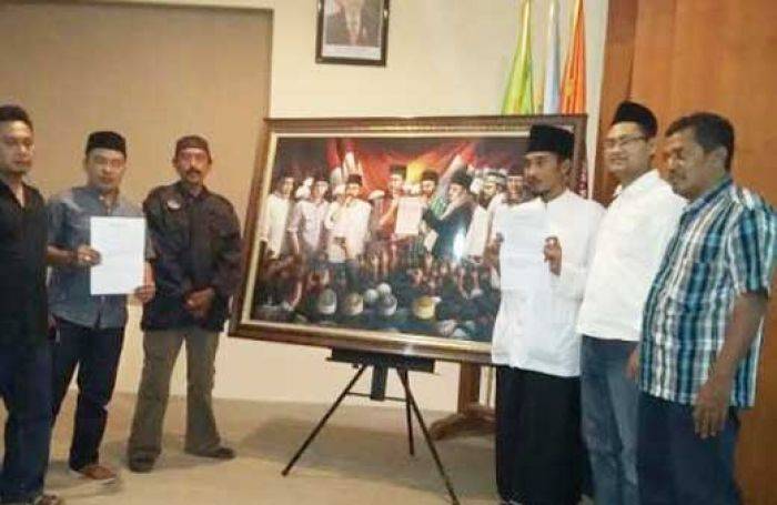 Ingatkan Janji Jokowi soal Hari Santri, Gus Thoriq Kirim Lukisan Nazar Presiden