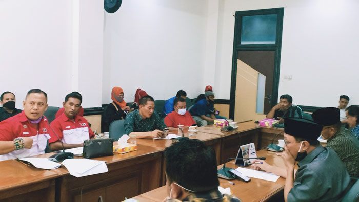 Pansus I Berhalangan, Raker DPRD Pasuruan dengan Pegiat LSM Soal Raperda Pilkades Batal Digelar Pansus I Berhalangan, Raker DPRD Pasuruan dengan Pegiat LSM Soal Raperda Pilkades Batal Digelar