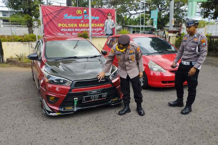 Balap Liar dan Sempat Viral di Medsos, Dua Mobil dan Sopir di Mojokerto Diamankan Polisi Balap Liar dan Sempat Viral di Medsos, Dua Mobil dan Sopir di Mojokerto Diamankan Polisi