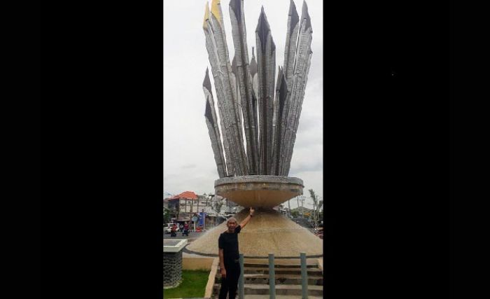 Penempatan Monumen Tugu Lontar di Perempatan Kebomas Salah Alamat Penempatan Monumen Tugu Lontar di Perempatan Kebomas Salah Alamat