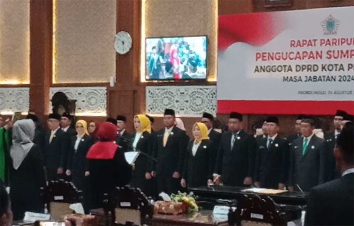 30 Anggota DPRD Kota Probolinggo Resmi Dilantik 30 Anggota DPRD Kota Probolinggo Resmi Dilantik