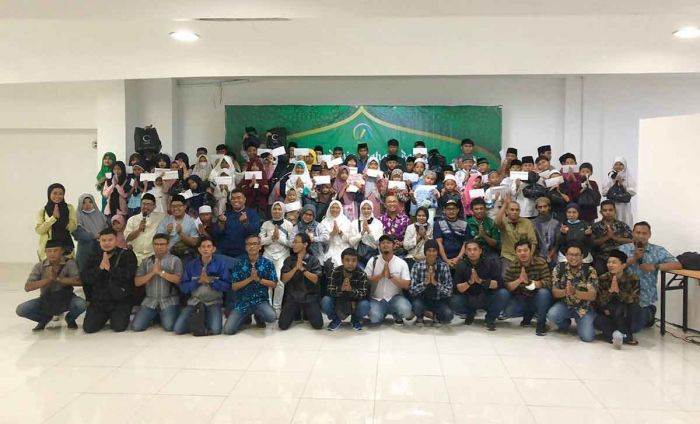 Berbagi Kebahagiaan, Jurnalis Pokja Grahadi Ajak Puluhan Yatim Belanja Berbagi Kebahagiaan, Jurnalis Pokja Grahadi Ajak Puluhan Yatim Belanja
