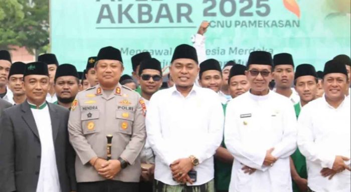 Bupati Pamekasan Ajak Santri Jadi Penggerak Peradaban di Upacara Hari Santri 2025 Bupati Pamekasan Ajak Santri Jadi Penggerak Peradaban di Upacara Hari Santri 2025