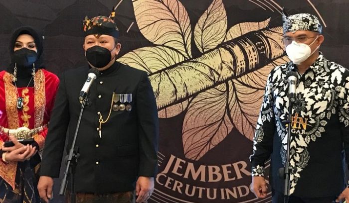 Bupati Hendy Resmikan Festival Cerutu Kelas Dunia dan Deklarasikan JKCI Bupati Hendy Resmikan Festival Cerutu Kelas Dunia dan Deklarasikan JKCI