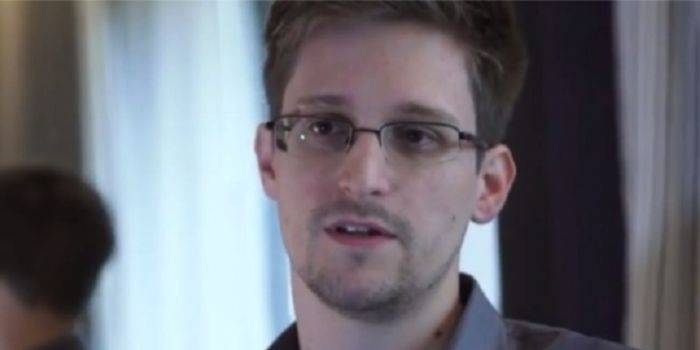 Snowden: Bahaya, Jangan Pakai Facebook, Google dan Dropbox Snowden: Bahaya, Jangan Pakai Facebook, Google dan Dropbox