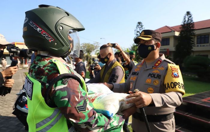Terdampak Pandemi Covid-19, 1.000 Keluarga di Mojokerto Digelontor Beras dan Masker Terdampak Pandemi Covid-19, 1.000 Keluarga di Mojokerto Digelontor Beras dan Masker