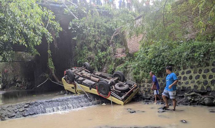 Kecelakaan Tunggal di Magetan, Truk Nyemplung ke Kali Kecelakaan Tunggal di Magetan, Truk Nyemplung ke Kali