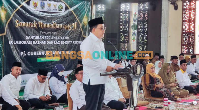 Pj Gubernur Jatim Safari Ramadan di Kota Kediri, Beri Santunan Anak Yatim dan Gelar Pasar Murah Pj Gubernur Jatim Safari Ramadan di Kota Kediri, Beri Santunan Anak Yatim dan Gelar Pasar Murah