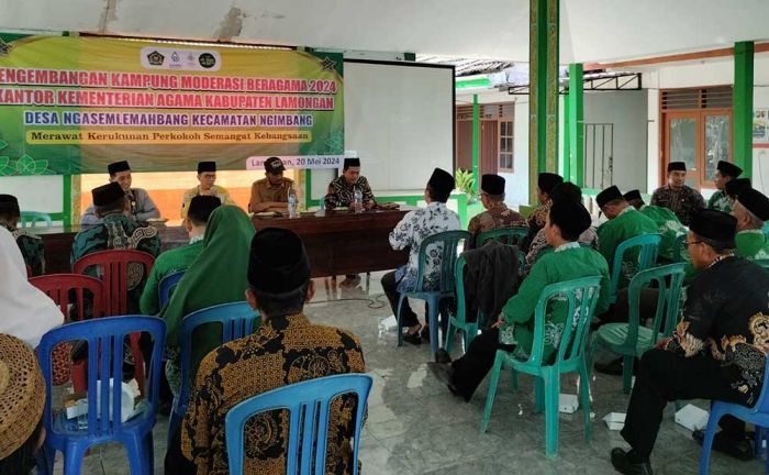 Kepala KUA dan Penyuluh Agama Islam Lamongan Ikuti Pembinaan Moderasi Beragama Kepala KUA dan Penyuluh Agama Islam Lamongan Ikuti Pembinaan Moderasi Beragama