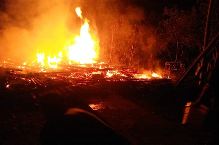 Ditinggal Pergi, Rumah di Sine Ngawi Habis Dilalap Api