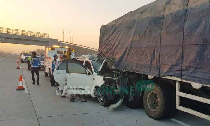 Lagi, Kecelakaan di Ruas Tol Ngawi, Terios Ringsek Seruduk Tronton