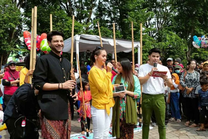 Jelang HUT ke-30, ANTV Datangkan Artis Bollywood Nakusha Mahhi Vij dan Mishal Raheja di Sidoarjo Jelang HUT ke-30, ANTV Datangkan Artis Bollywood Nakusha Mahhi Vij dan Mishal Raheja di Sidoarjo